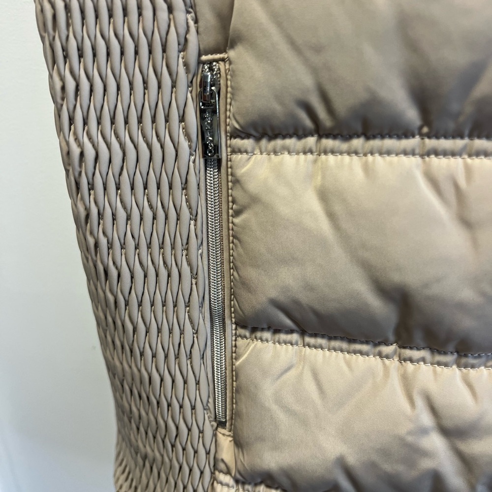 NWT Calvin Klein Tan Quilted Vest with Faux Fur Collar Size Women’s XL Color Tan - Picture 3 of 12
